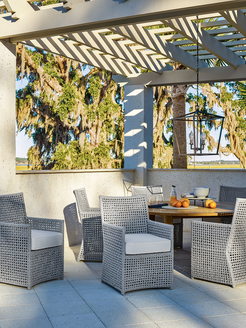 Coastal-Living-Outdoor_Chesapeake-Round-Dining-Table_2