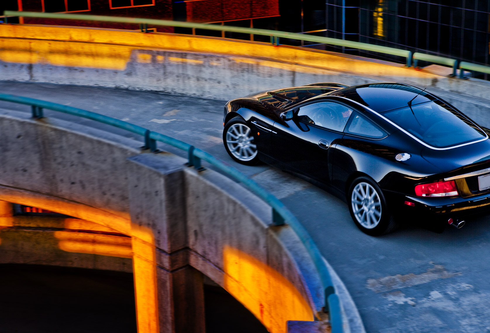 astonmartin_vanquish_pkgdeck047_200603